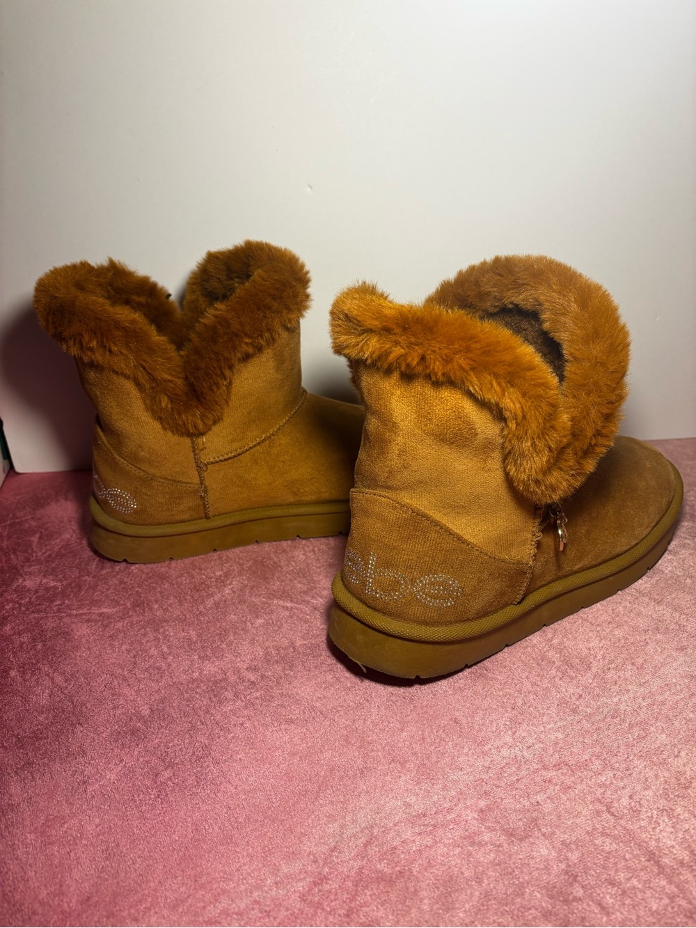 BRAND NEW! Cute n Cozy bebe Women's Faux Fur Lined Ankle Boots🤍 size 11